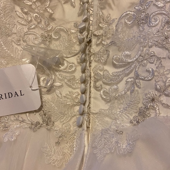 Wedding Dress - New With Tags - Picture 6 of 7